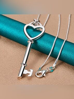Italian Luxury Jewelry 925 Sterling Silver Heart Key Pendant Necklace 24” NWOT
